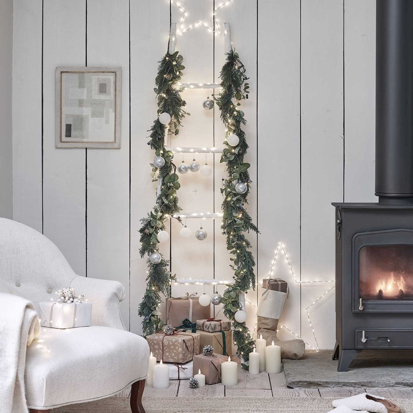 A Restrained Christmas Display Can Still Feel Festive