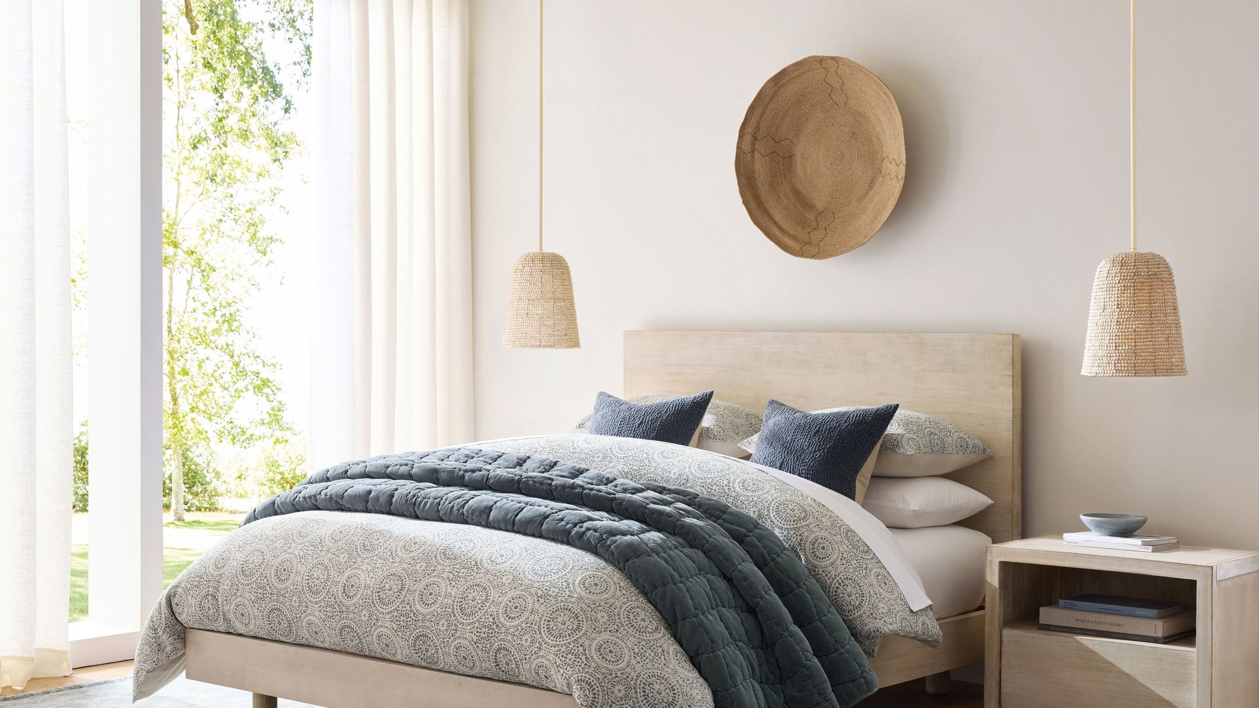 Japandi Bedrooms Balance Natural Materials and Clear Surfaces