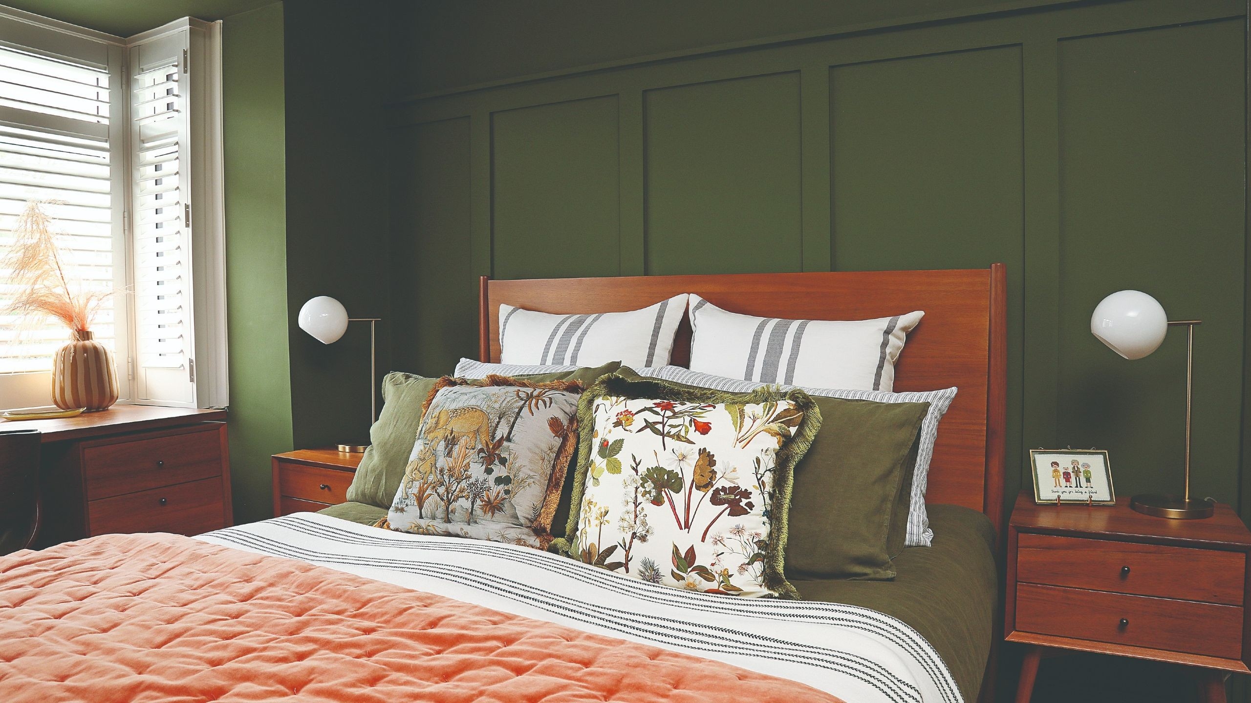 Size a Bedside Lamp for Both the Table and Its Purpose