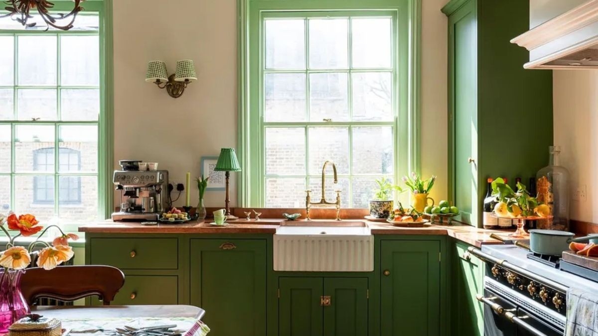 Wood Undertones Connect Light and Dark Kitchen Finishes