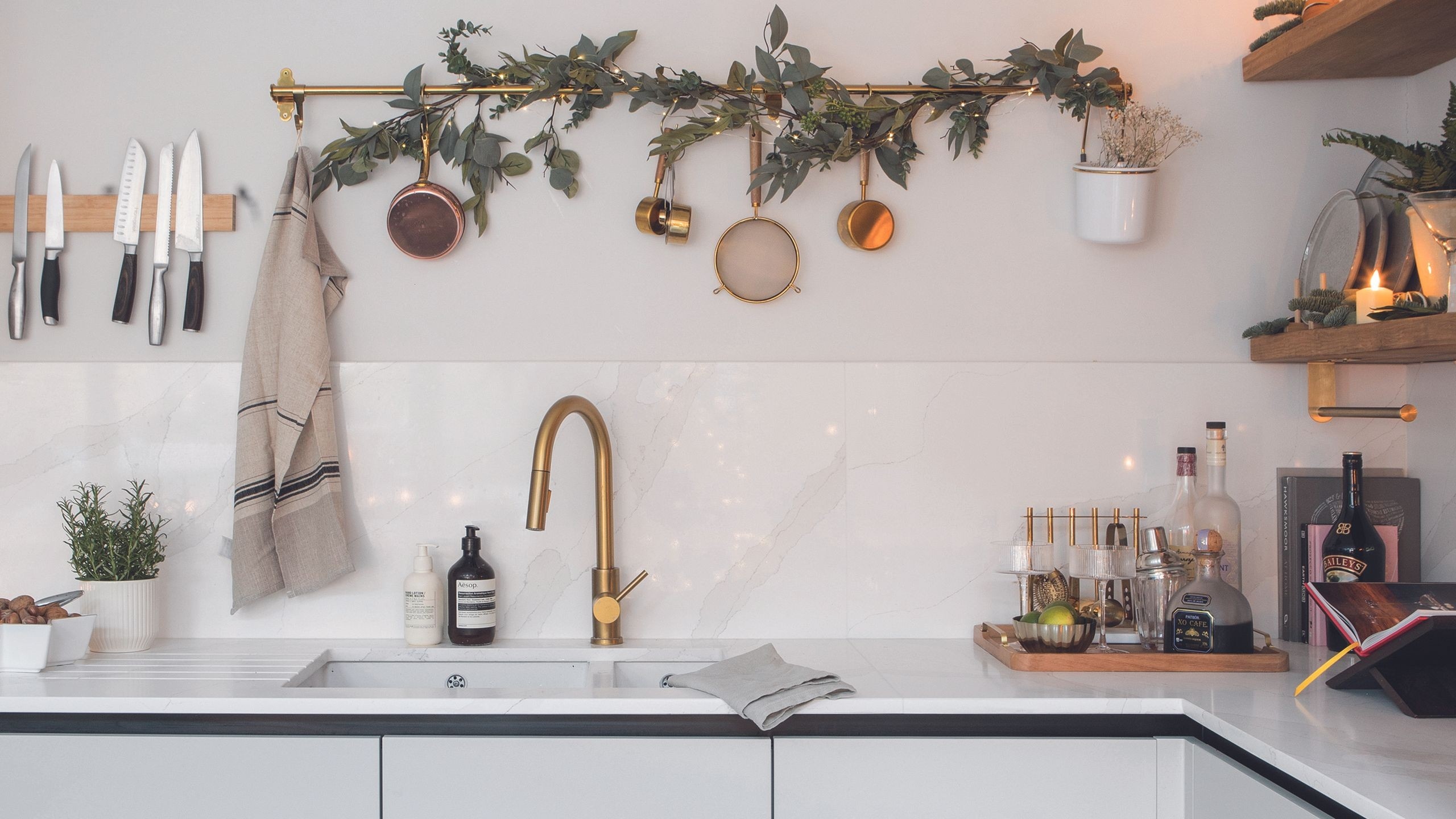 A Restrained Christmas Display Can Still Feel Festive