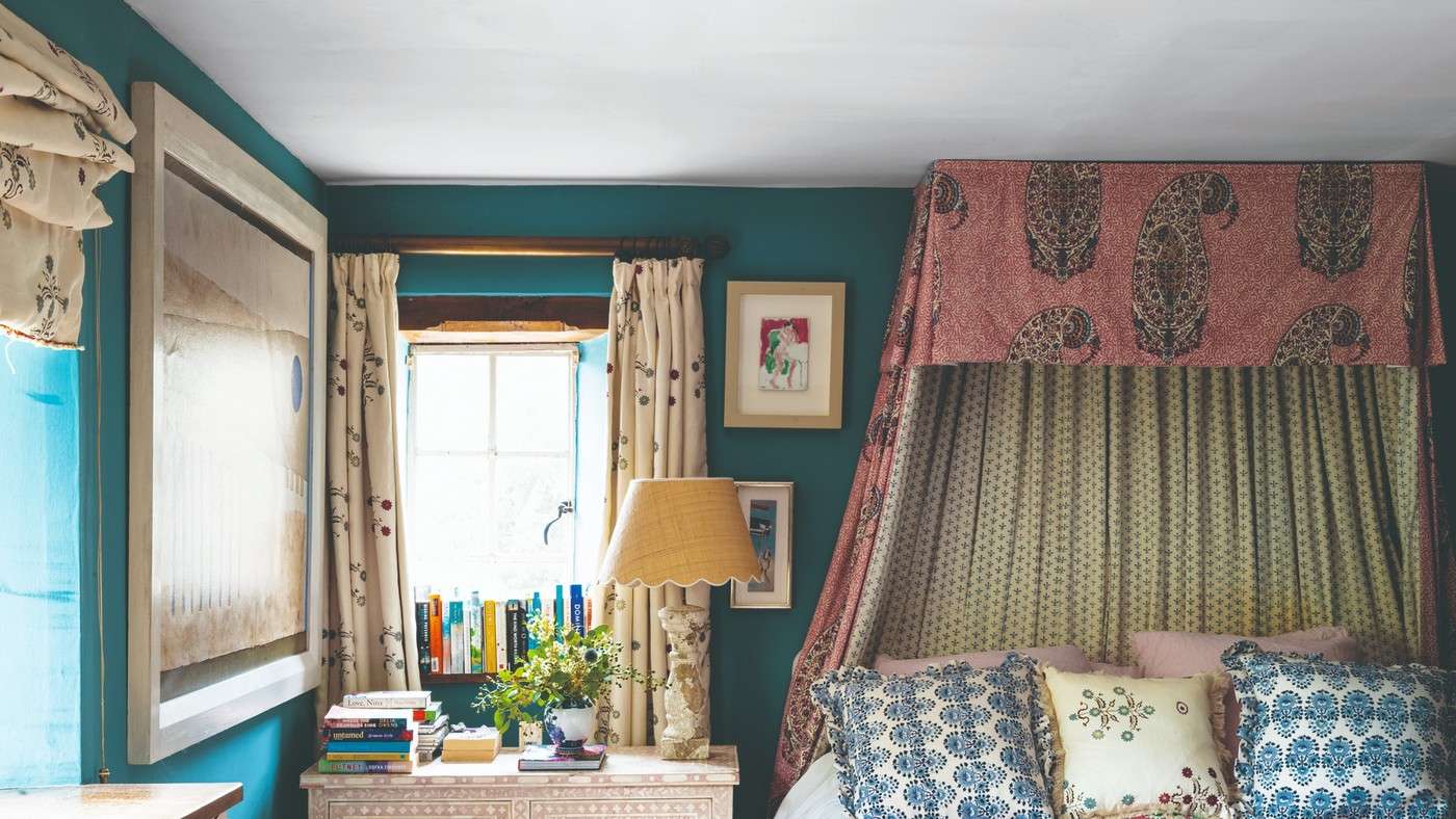 Connect Curtain Color and Trim to the Room's Existing Palette