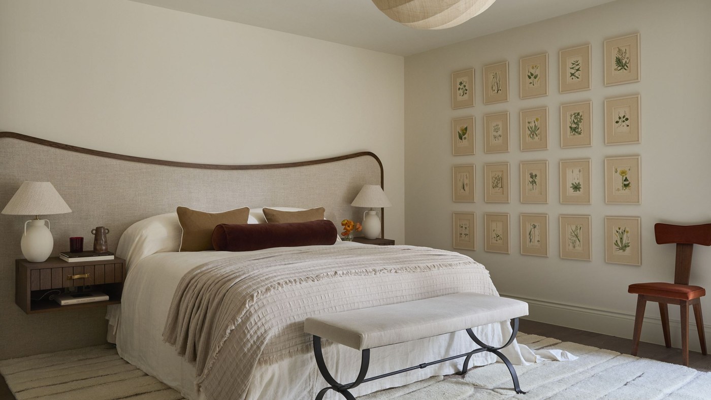 Mid-Century Bedrooms Mix Wood with Clear Lines