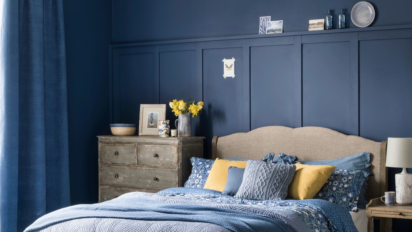 A Continuous Paint Scheme Changes Bedroom Boundaries