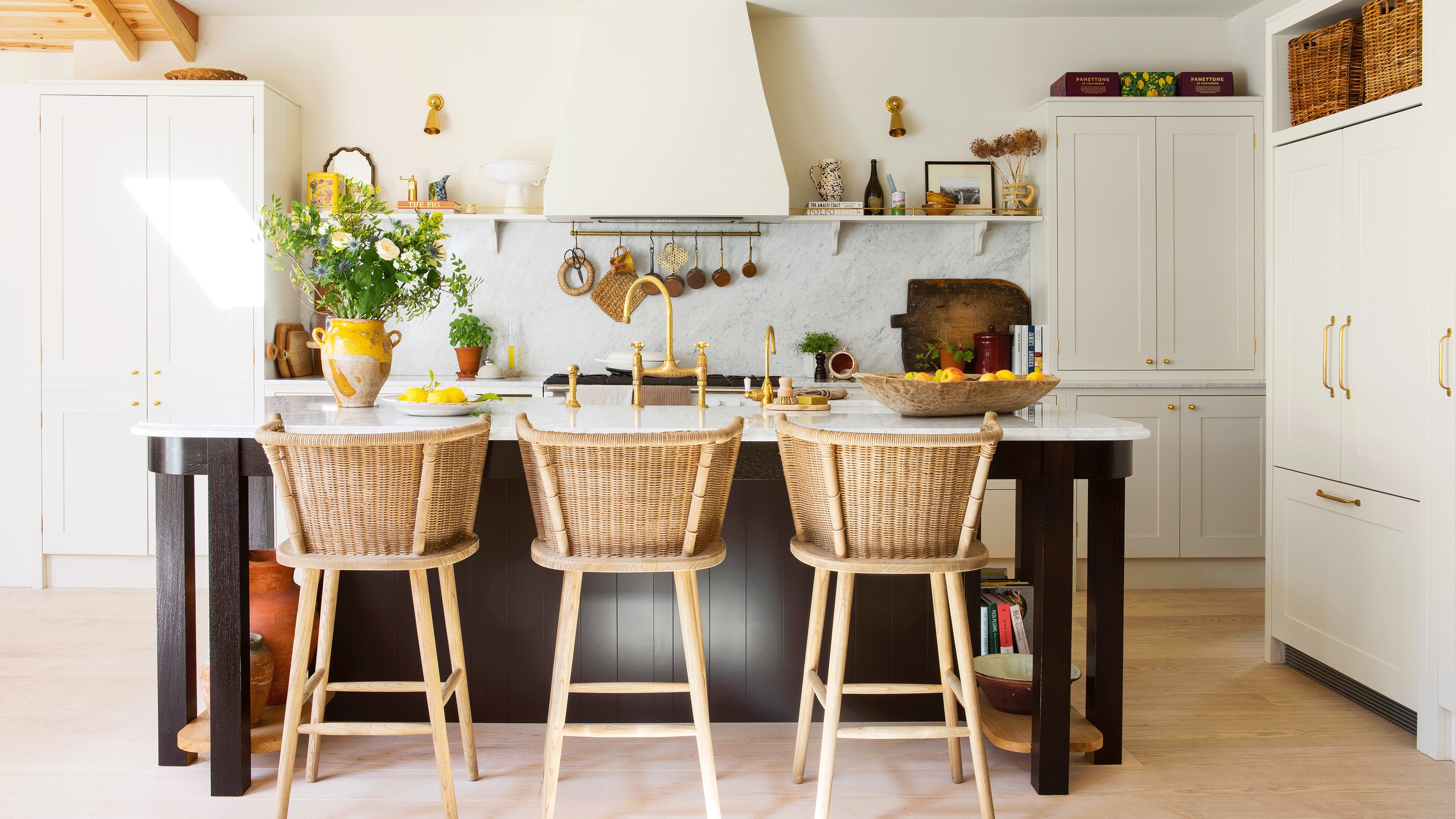New England Details Connect an Expanded Coastal Home